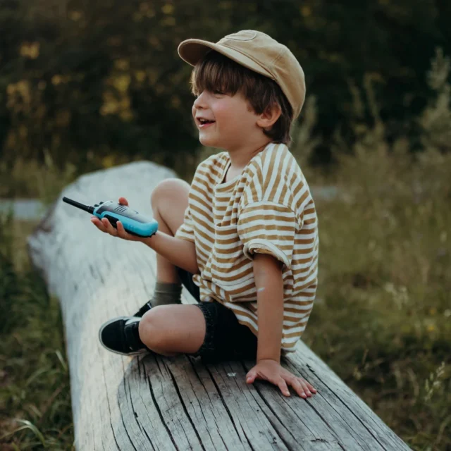 Mažųjų tyrinėtojų ryšys su pasauliu!
Su KIDYTALK racijomis jūsų vaikai gali tyrinėti, bendrauti ir kurti nuotykių pasaulį net iki 6 km atstumu! 🌲🎧
Puikus būdas lavinti bendravimo įgūdžius, skatinti savarankiškumą ir, žinoma, turėti daug smagaus laiko. 😄

✅ Aiškus garsas
✅ Paprasta naudoti
✅ Ilgas baterijos veikimas
✅ Tinka vaikams ir suaugusiems!

📍Nuotykiai laukia – ar pasiruošę?

#kidywolf #vaikiskaracija #nuotykiailauke #krautuvelevaikamsbunnytail #bunnytailtaurage #zaidimailauke #racijosvaikams #bunnytail_ #dovanavaikams #dovanaberniukui